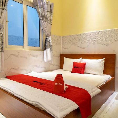 Reddoorz Near Etown 4 Hotel Ho Chi Minh City Bagian luar foto