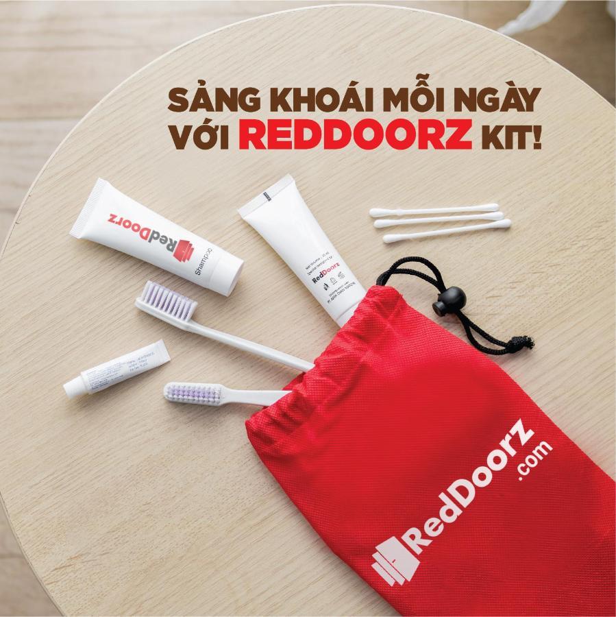 Reddoorz Near Etown 4 Hotel Ho Chi Minh City Bagian luar foto