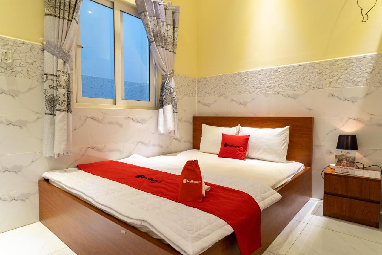 Reddoorz Near Etown 4 Hotel Ho Chi Minh City Bagian luar foto