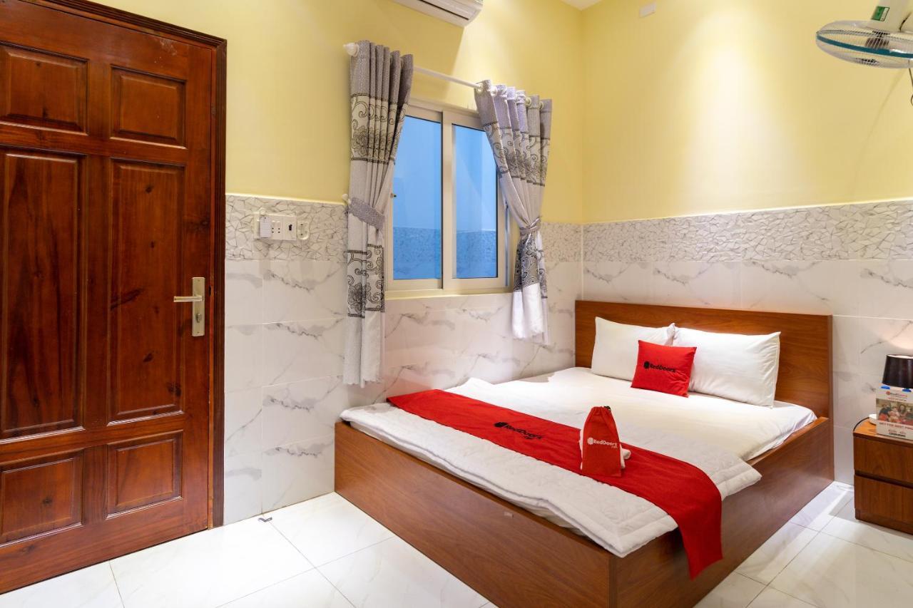 Reddoorz Near Etown 4 Hotel Ho Chi Minh City Bagian luar foto