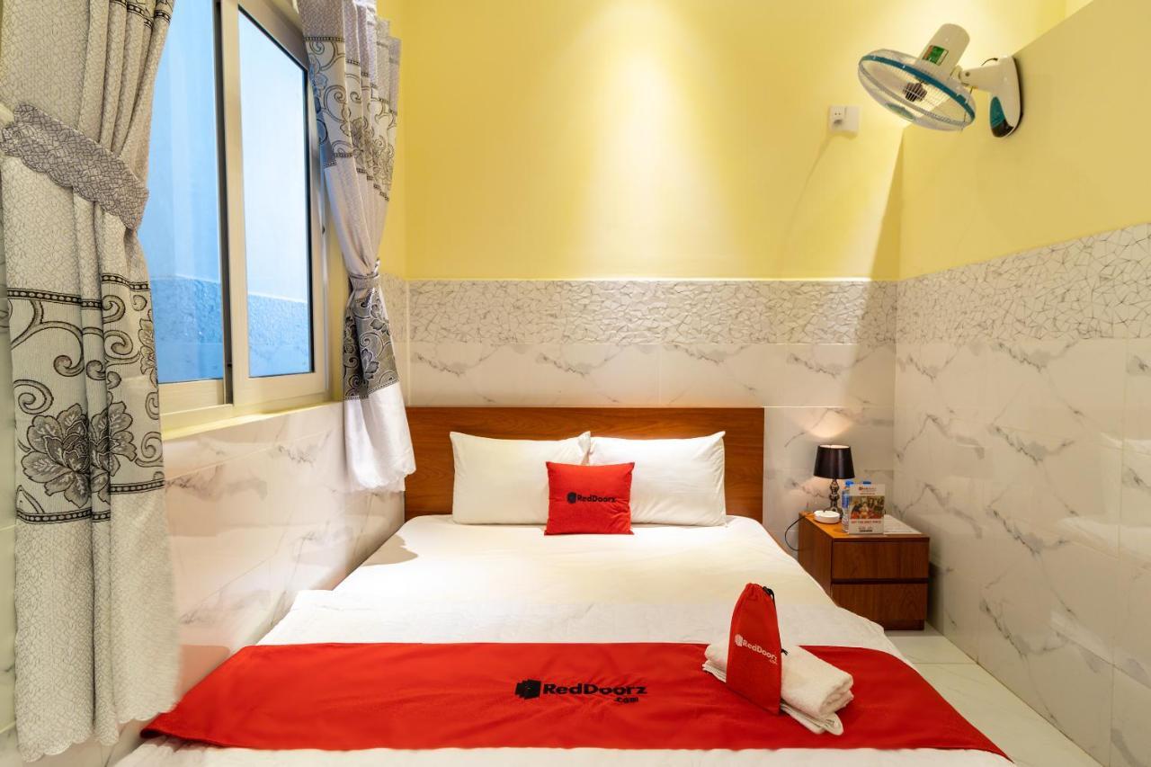 Reddoorz Near Etown 4 Hotel Ho Chi Minh City Bagian luar foto